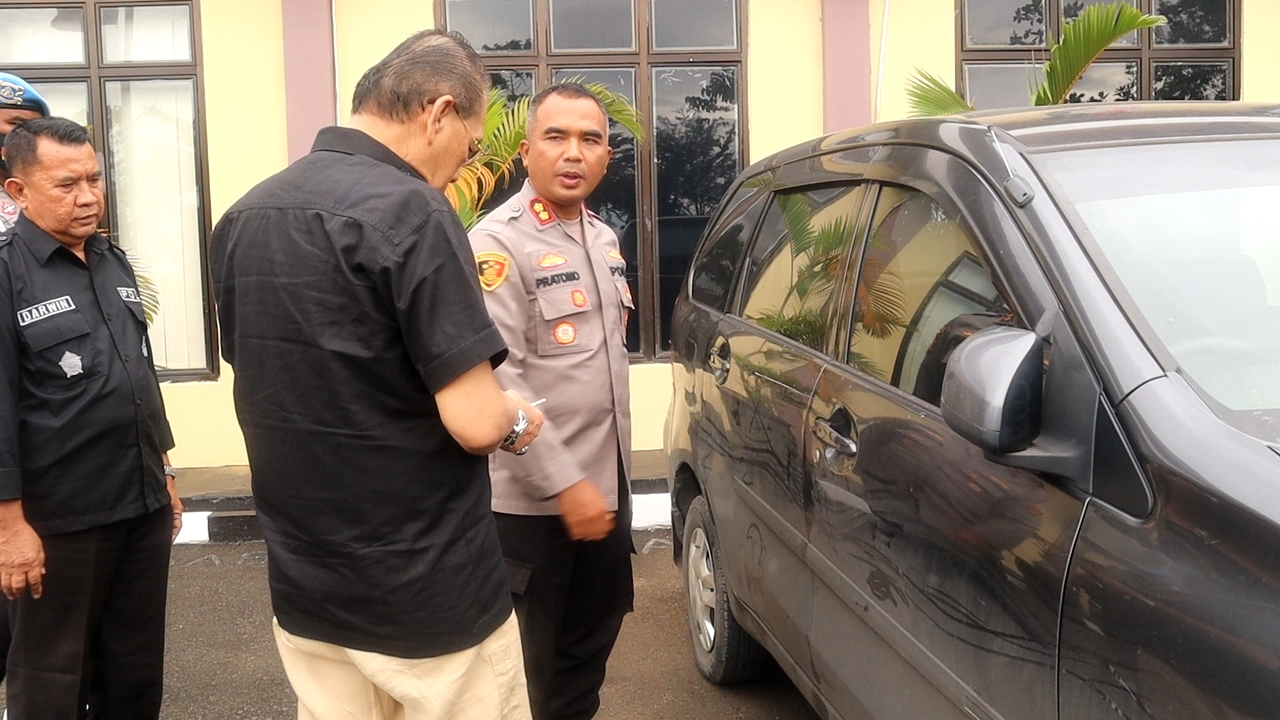 Tekab 308 Polres Pesawaran Lampung berhasil mengungkap kasus penggelapan satu unit mobil minibus modus rental