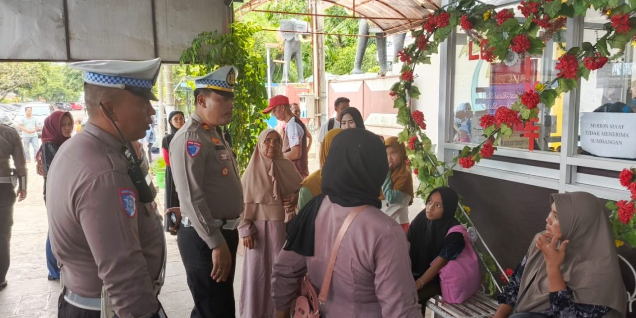 Libur Akhir Tahun, Sat lantas Polres Metro dan Jajaran Lakukan Pengamanan di Tempat Wisata