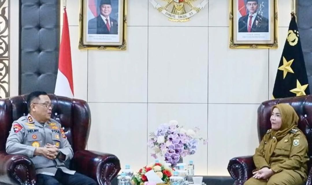 Walikota Bandar Lampung Hj.Eva Dwiana Menandatangani Tanah Hibah Kepada Polda Lampung
