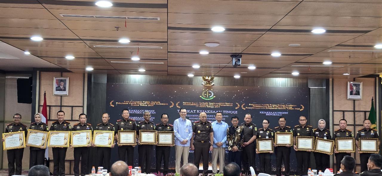 KEJATI LAMPUNG RAIH PENGHARGAAN PERINGKAT PERTAMA IMPLEMENTASI SAKIP 2024 DARI KEMENTERIAN PANRB