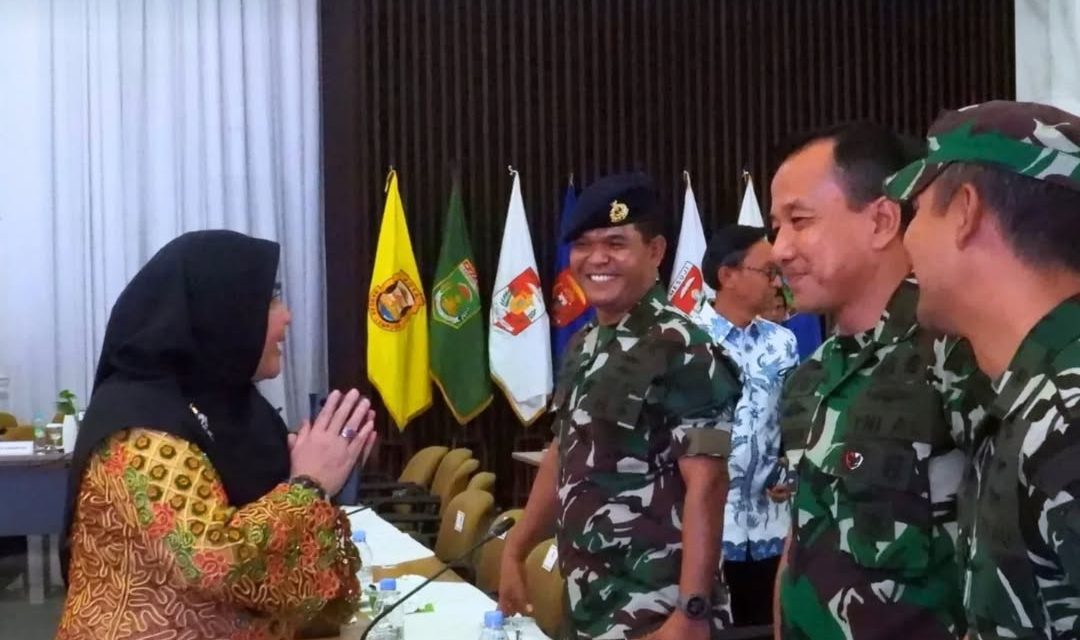 Walikota Bandar Lampung, Hj. Eva Dwiana Menghadiri Rapat Koordinasi di Rumah Dinas Gubernur Lampung (Mahan Agung), Sejumlah Menteri Kabinet Merah Putih Turut Hadir di Acara Tersebut