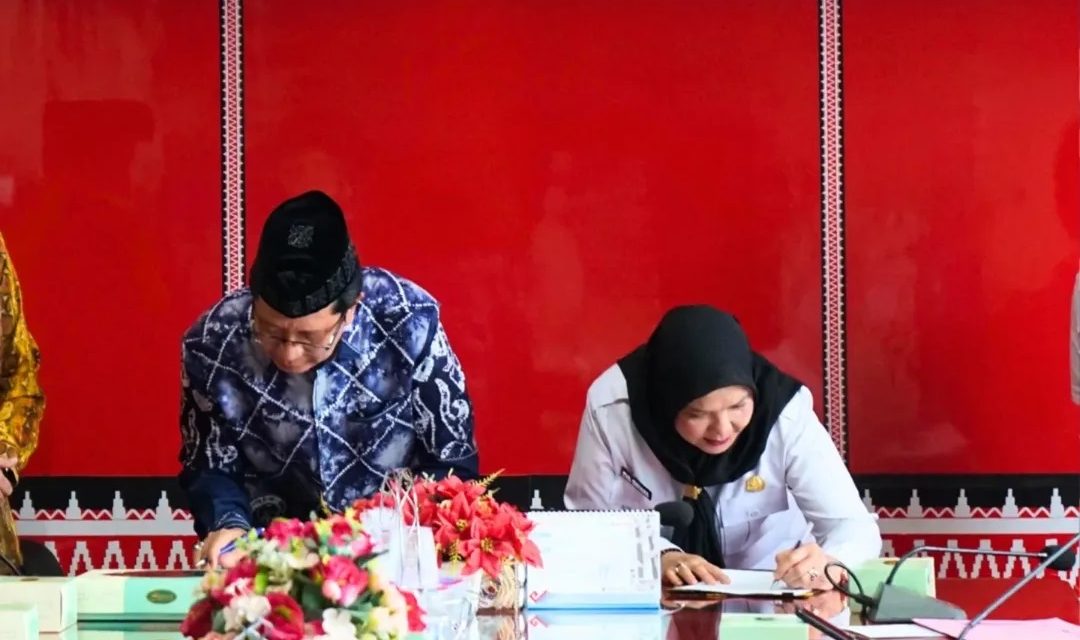 Wali Kota Bandar Lampung, Hj. Eva Dwiana Menghadiri Acara Penyaluran Donasi Paket Sembako dan Alat Sanitasi serta Penandatanganan Kerjasama (MoU) dengan Universitas Islam Negeri Raden Intan Lampung (UIN RIL)