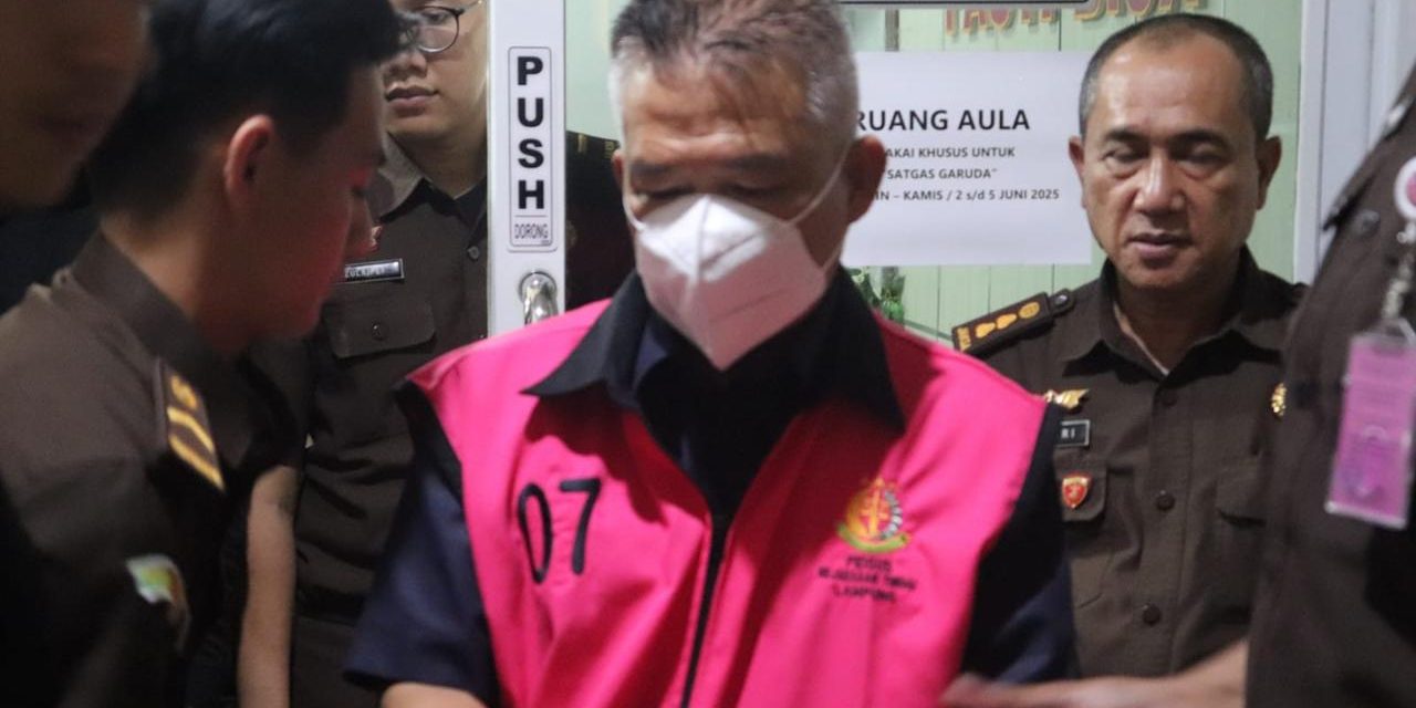 PIDSUS KEJATI LAMPUNG JADIKAN MANTAN KADIS PUPR LAMTIM SEBAGAI TERSANGKA DALAM DUGAAN TIPIKOR GERBANG RUMAH JABATAN BUPATI TA 2022