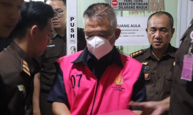 PIDSUS KEJATI LAMPUNG JADIKAN MANTAN KADIS PUPR LAMTIM SEBAGAI TERSANGKA DALAM DUGAAN TIPIKOR GERBANG RUMAH JABATAN BUPATI TA 2022
