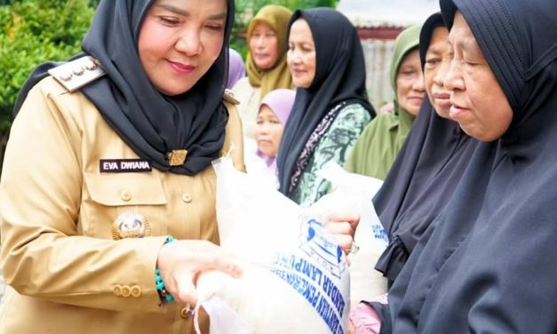 Pemerintah Kota Bandar Lampung Melakukan Pendistribusian Bantuan Beras Dalam Rangka Fasilitasi Bantuan Sosial Kesejahteraan Keluarga
