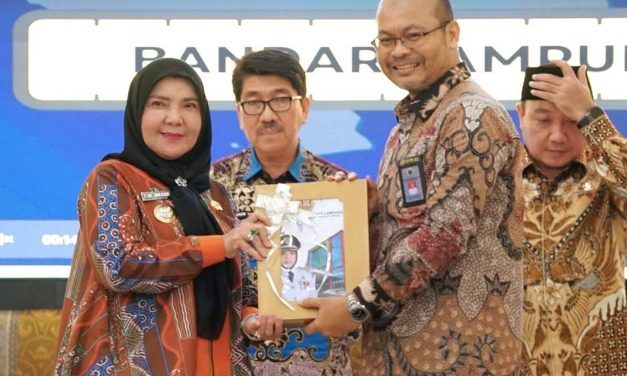 Walikota Bandar Lampung Hj. Eva Dwiana, Secara Resmi Menyerahkan Laporan Keuangan Pemerintah Daerah (LKPD) Unaudited Tahun Anggaran 2024 Kepada Badan Pemeriksa Keuangan (BPK) Perwakilan Provinsi Lampung