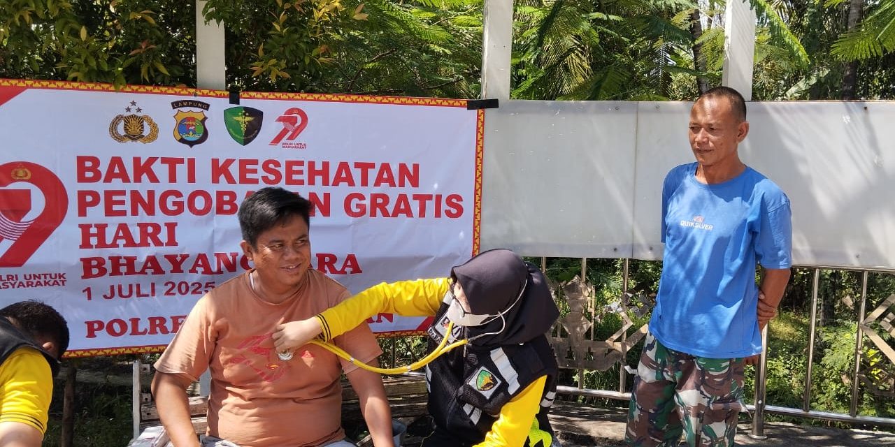 Polres Pesawaran Gelar Pengobatan Gratis bagi Supir Angkot dalam Rangka Hari Bhayangkara ke-79