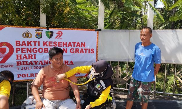 Polres Pesawaran Gelar Pengobatan Gratis bagi Supir Angkot dalam Rangka Hari Bhayangkara ke-79