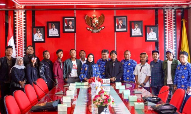 Sebanyak 7 Seniman Mural Di Bandar Lampung Berangkat Umroh Dari Bunda Eva