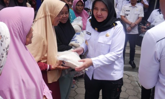Walikota Bandar Lampung Salurkan Bansos