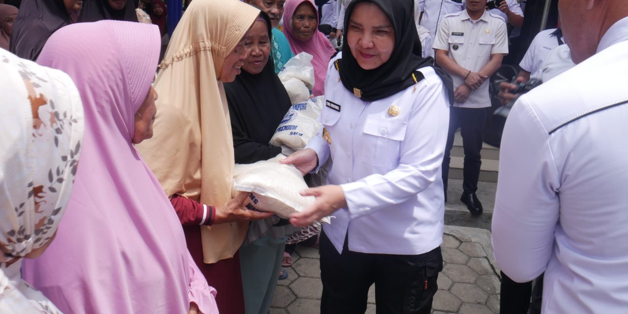 Walikota Bandar Lampung Salurkan Bansos