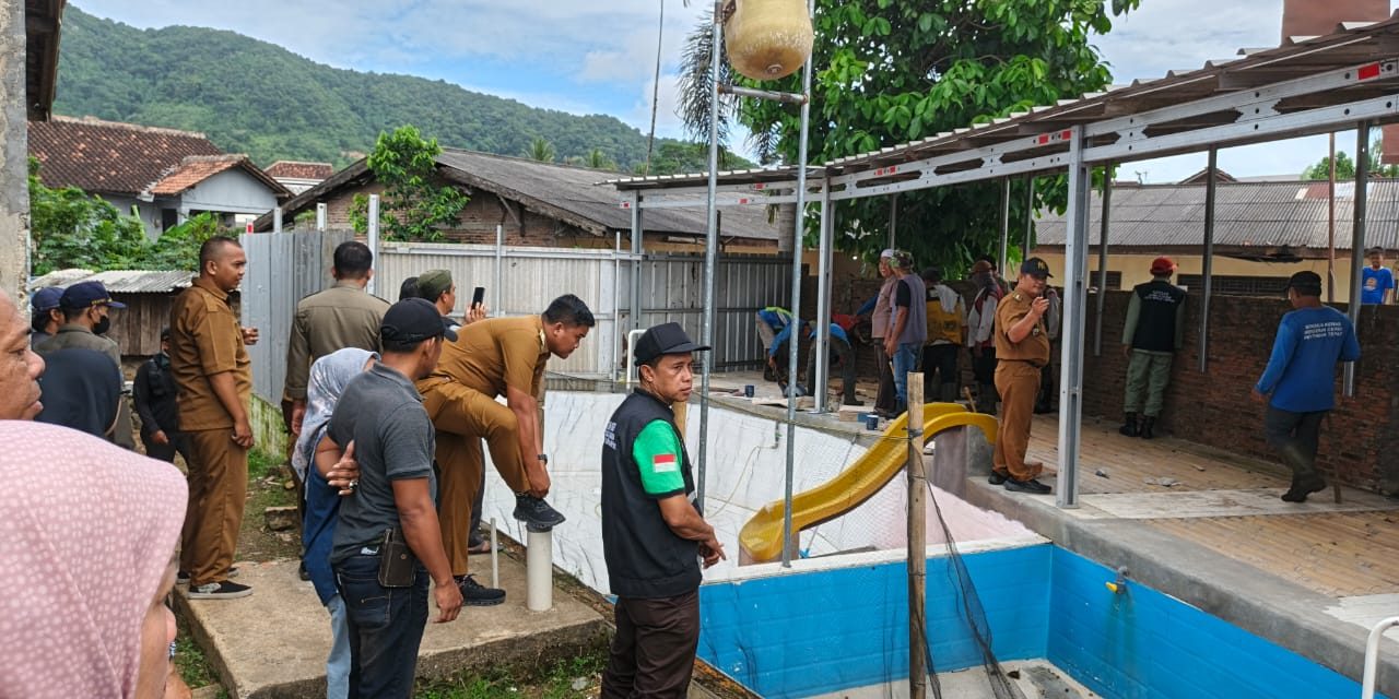 Semipermanen di Atas Sungai