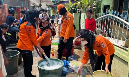 Pemkot Salurkan Bantuan Air Bersih di Panjang Utara