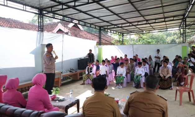 Hari Bhayangkara Ke 79, Polres Way Kanan Bakti Kesehatan Khitanan Gratis di Banjit