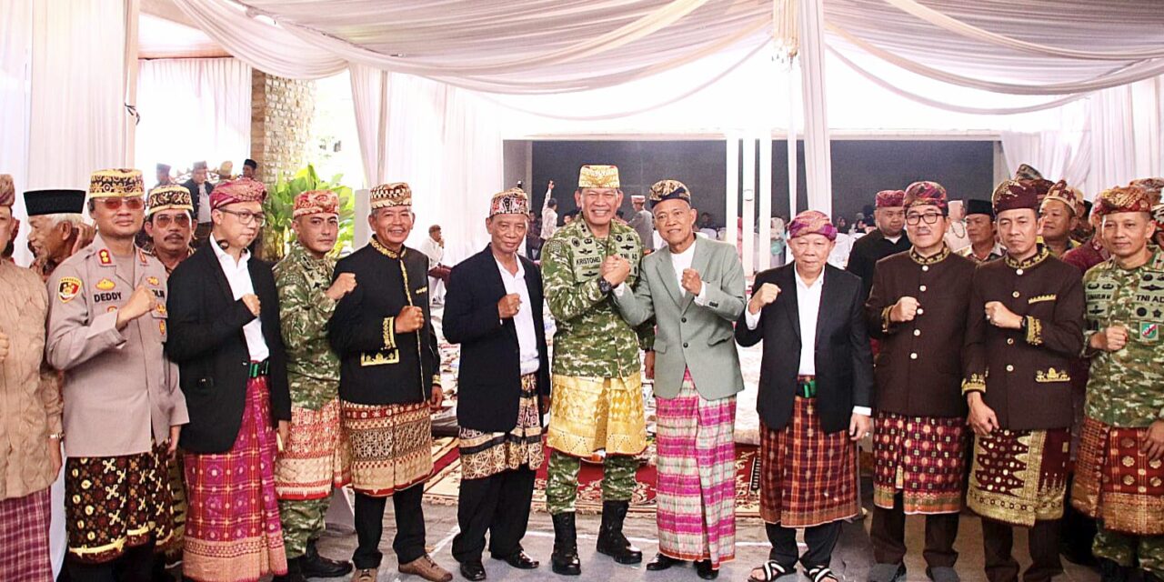 Dari Tanah Kelahiran Untuk Adat Lampung : Pangdam XXI/RI Dianugerahi Gelar Pangeran Satria Negara