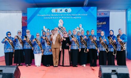 PENGUKUHAN BUNDA LITERASI KEUANGAN TINGKAT PROVINSI, KABUPATEN DAN KOTA DI PROVINSI LAMPUNG, PERKUAT GERAKAN EDUKASI KEUANGAN BAGI MASYARAKAT