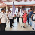 Kepala Sekolah SMPN 5 Balam Marlena, M. Pd Lantik Ketua Umum dan Pengurus IKBA-SP45TA