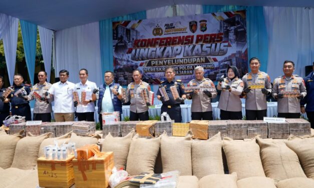 Sinergi Bea Cukai Sumbagbar dan Bandar Lampung dengan Polda Lampung Ungkap Peredaran Rokok Ilegal sebanyak 1,79 Juta Batang Rokok Ilegal